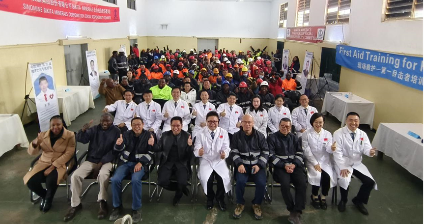 中国第20批援津医疗队在太阳集团7237网站Bikita矿山开展义诊活动
